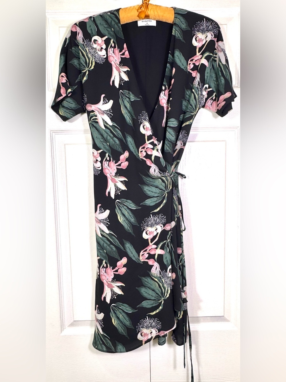 Babaton by Aritzia Wallace floral wrap dress XS